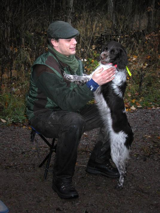 Dagens jägare är rädda om sina hundar. Foto: Madeleine Lewander