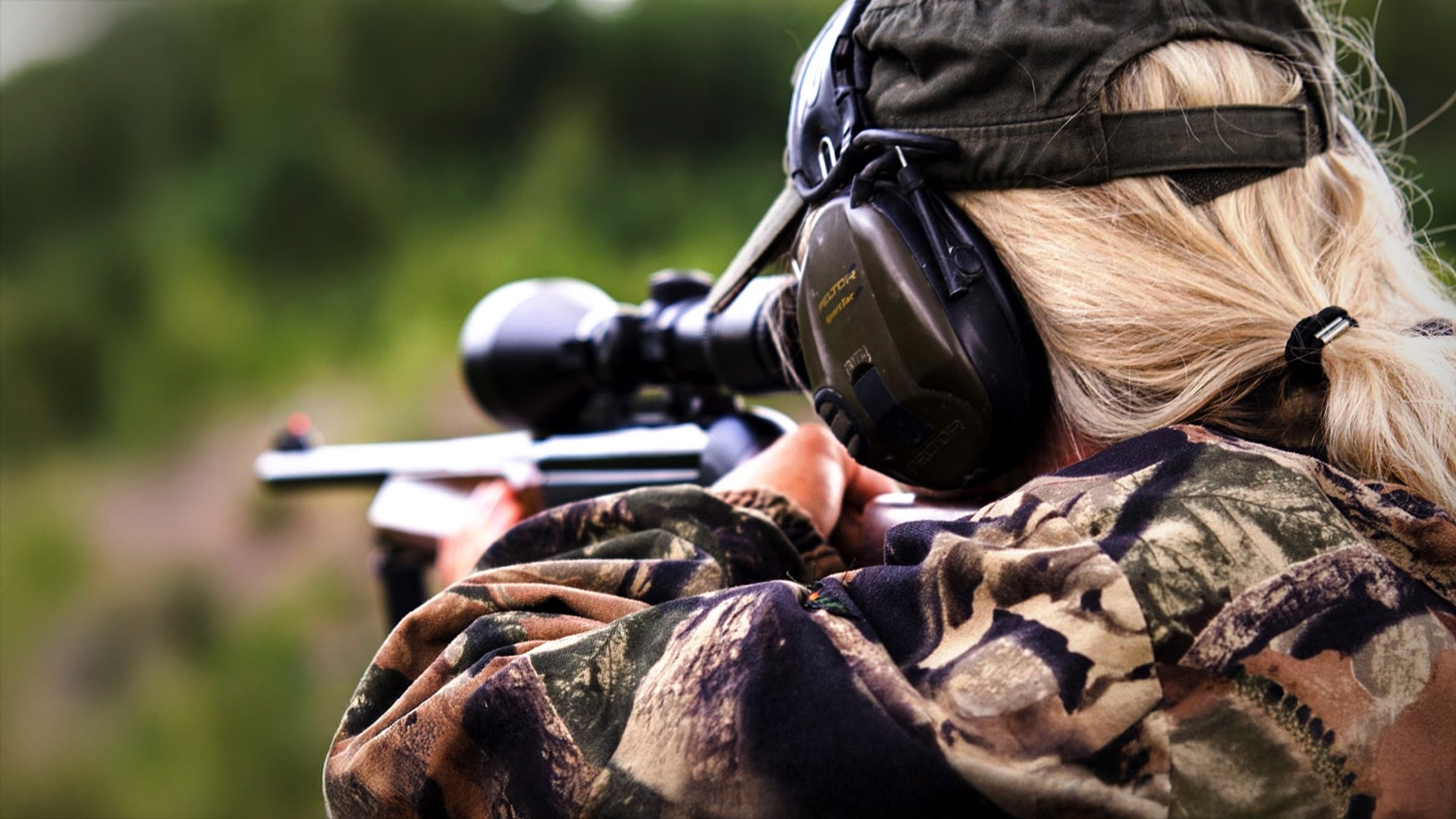 Att få glänsa i mörkret på jägarnas bekostnad